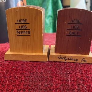 Wooden Pepper & Salt Shakers - Gettysburg Pa.
